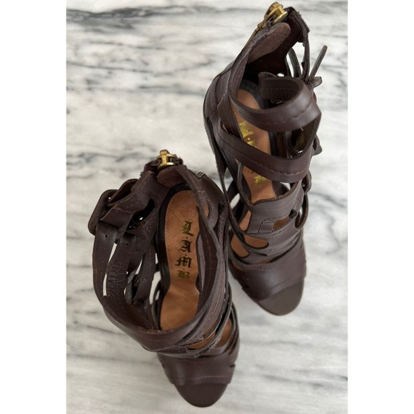 L.A.M.B. by Gwen Stefani Zan Sandals size 8.5 Dark Brown Buckle Back Zip Entry - Picture 6 of 9